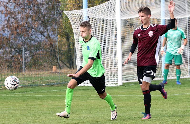 Fotbalisté Chuderova (v zelenočerném) porazili v derby na penalty lídra tabulky z Neštěmic 3:2. Foto: Deník/Rudolf Hoffmann