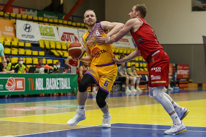 Sluneta Ústí - Svitavy. Kooperativa NBL 2020/2021, nadstavbová část A2. Tucker Haymond.