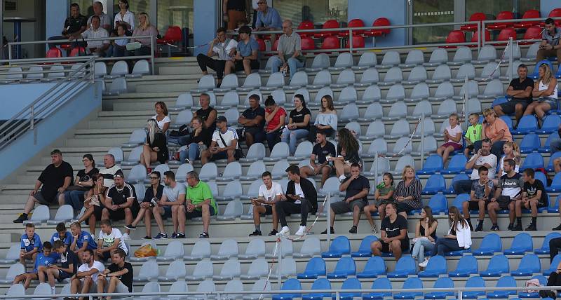 Česká republika U18 (v bílém) porazila v Ústí nad Labem Lotyšsko U18 2:1