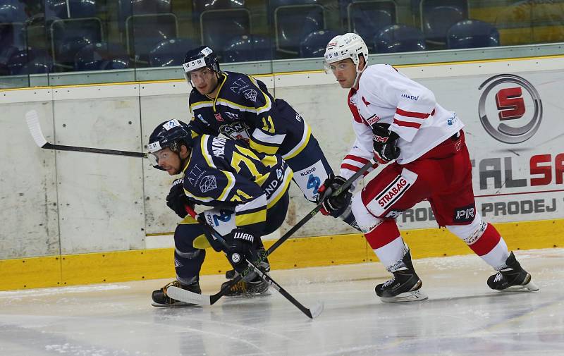 Ústečtí hokejisté (modří) doma podlehli Slavii 1:2 v prodloužení. 