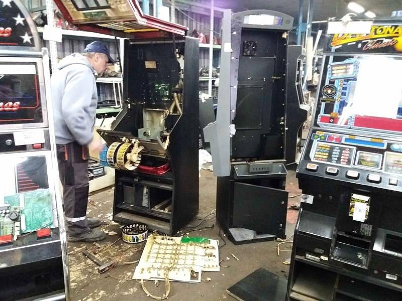 Technici zničili automaty, zabavené celníky. Ilustrační foto. 