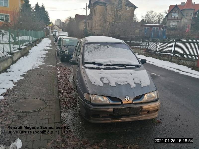 102 Renault Megane bez RZ ul. Ve Strouze (poblíž č.p.1) S.Terasa autovrak 1.2.2021