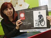 Oblastní Charita v Ústí nad Labem vydala kalendář místních sportovců na podporu sbírky pro ochrnutého Jirku Škuthana z Teplic.