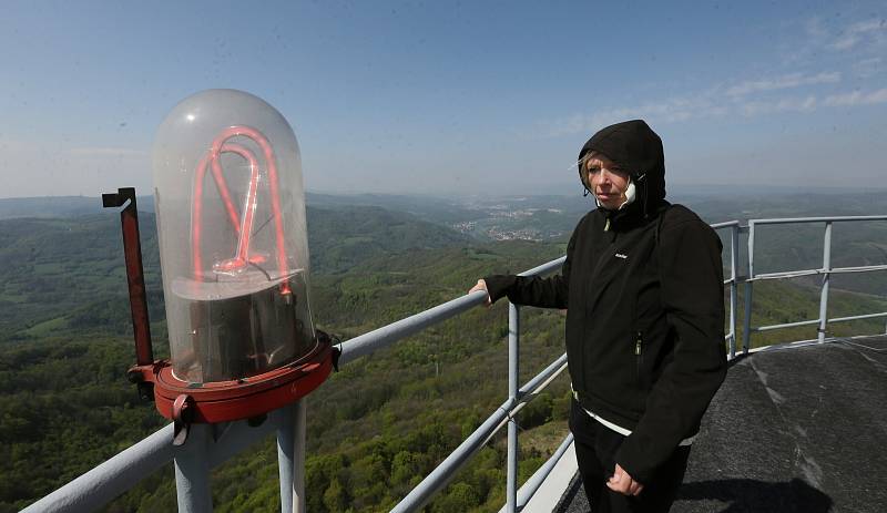 Navštívili jsme televizní a rozhlasový vysílač Buková hora na Děčínsku. Při pořizování reportáže jsme prošli veškeré technické provozy od těch historických, které  už nejsou funkční, ale mají zde nostalgickou hodnotu až po nejnovější digitální vysílače. P