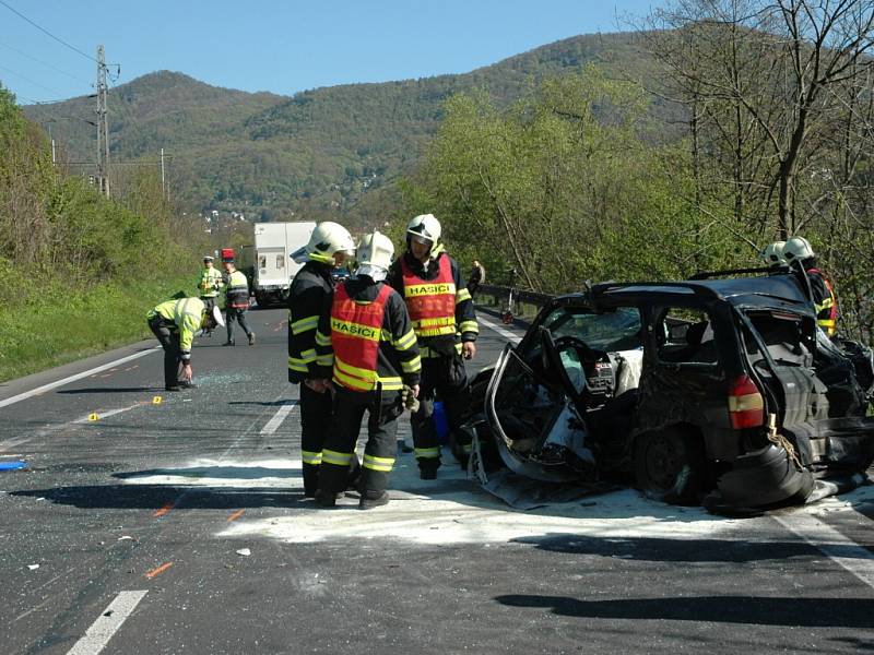 Hlavní tah z Ústí na Lovosice uzavřela nehoda.