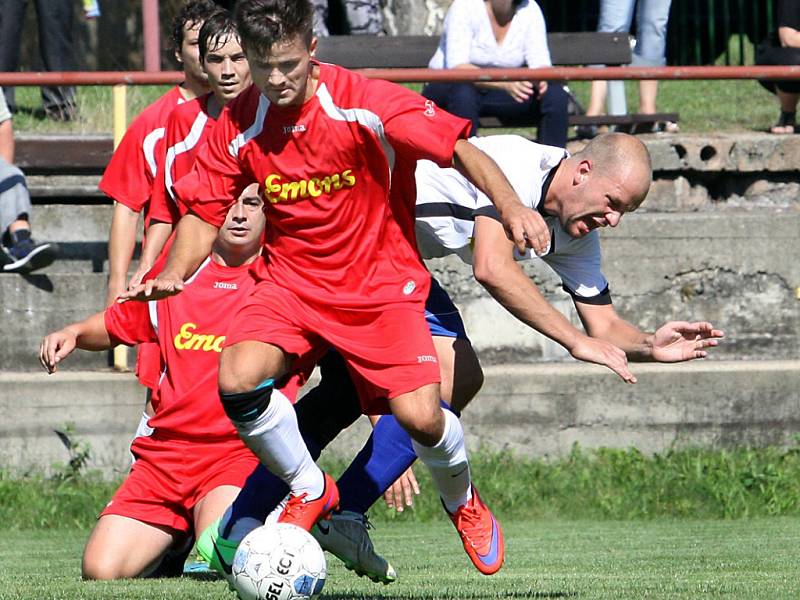 Trmice (bílí) rozdrtily Benešov 7:1. 