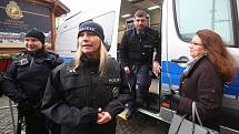 Vánoční trhy v Drážďanech střeží němečtí policisté společně s českými. Ve společných hlídkách procházejí o víkendech přímo tržnici.