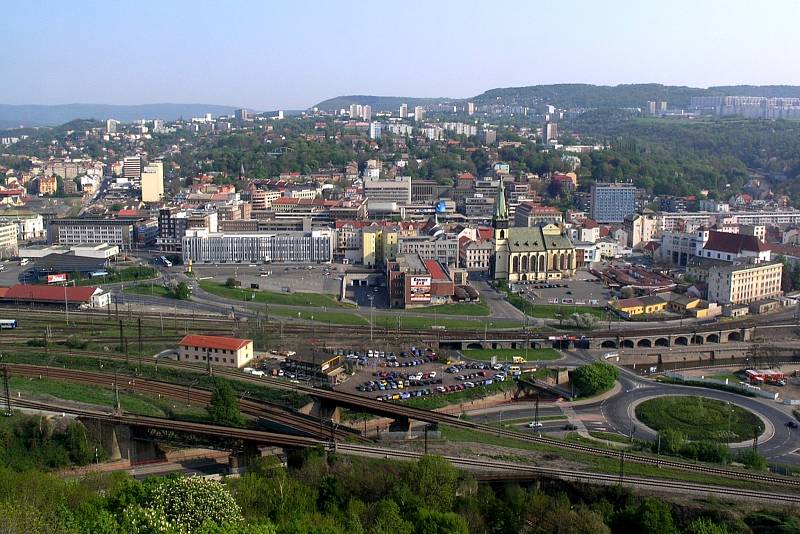 Město Ústí i jeho okolí zachycují snímky penzisty Jaroslava Schwarze. Poznáte, která místa zachycuje tento záběr a odkud ho fotograf vyfotil?