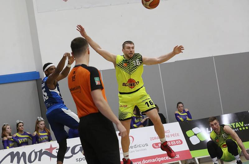 Basketbalové utkání Ústí a Kolín