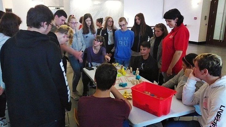 Deváťáci ZŠ Rabasova se zúčastnili Edukačního projektu design.