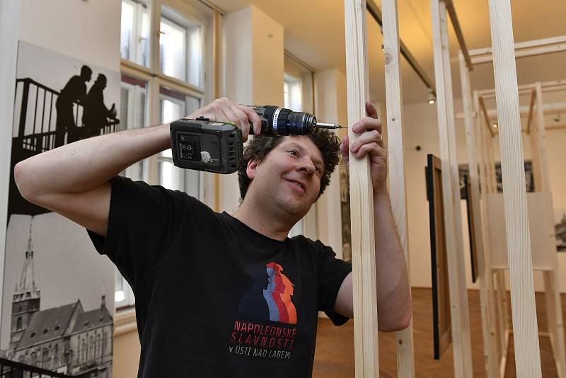 Karel Gottstein byl patrně jedním z nejoriginálnějších fotografů Ústecka. Muzeum v Ústí nad Labem připravuje výstavu jeho svépomocí vyrobených fotoaparátů a širokoúhlých snímků, jaké ve své době a i dnes neměly a nemají obdoby.