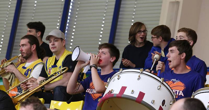 Basketbalové utkání Ústím nad Labem a Pardubice.