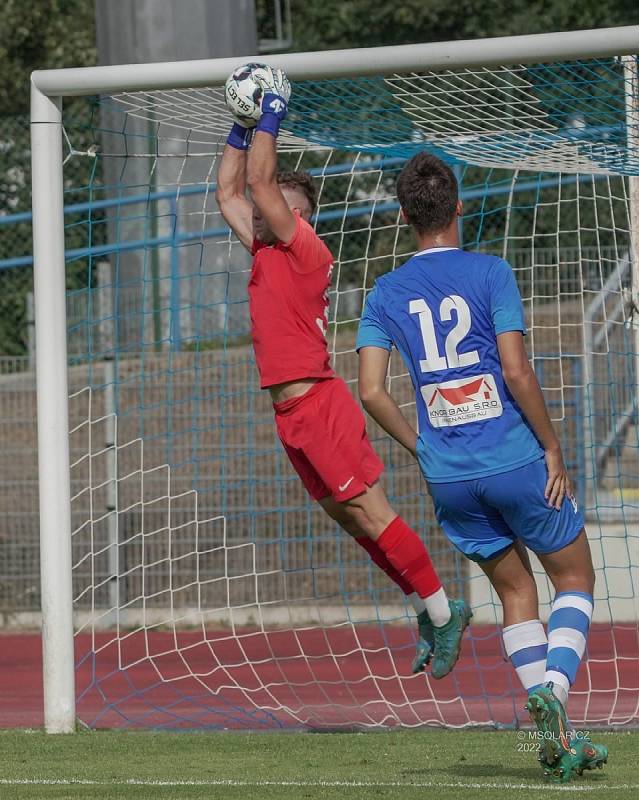 Severočeský souboj FK Ústí nad Labem – FK Přepeře (v černém) vítěze neměl. Zápas skončil 2:2. Foto: FK Ústí/ M. Solař