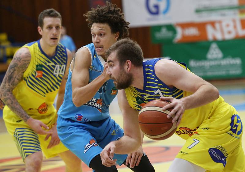 Basketbalový zápas mezi Ústím nad Labem a Olomouckem.