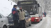 S velkým náporem lyžařů se v Telnici objevil problém s dopravní situací.