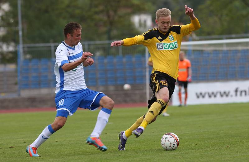 Ústečtí fotbalisté (bílo-modří) doma podlehli Karviné 1:3.