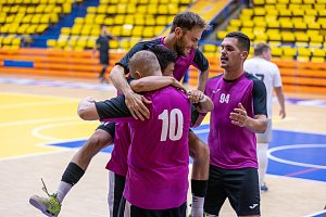 Futsalisté FC NY Tiradores Ústí nad Labem se radují z jedné z branek v letošním ročníku 2. Futsal ligy