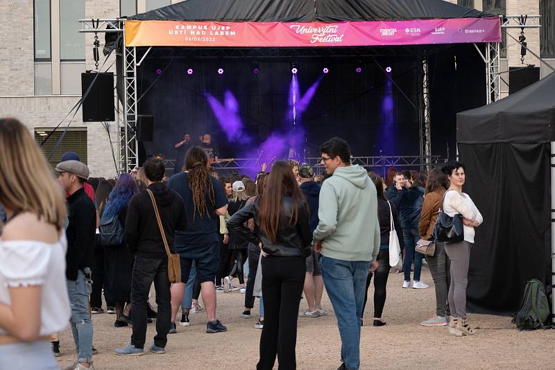 Páteční odpoledne na Univerzitním festivalu UJEP v kampusu v Ústí nad Labem