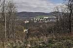 Střížovický vrch v Ústí nad Labem v různých částech roku. Tento snímek je z 22. března 2021.