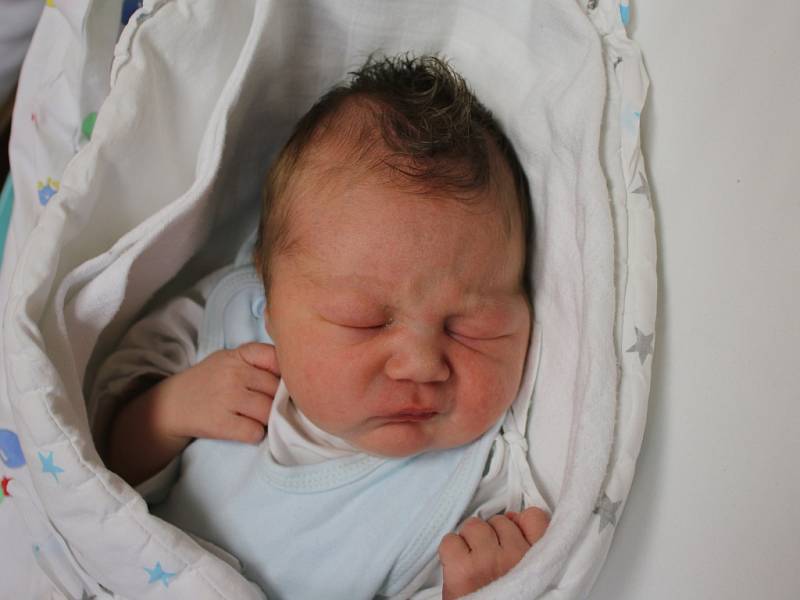 Jonáš Janovský se narodil  v ústecké porodnici 17. 5. 2017 (20.00) Daně Janovské.  Měřil 53 cm, vážil 3,85 kg.