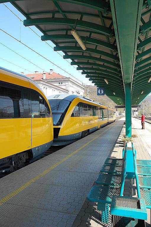 Žlutý vlak bude dva víkendy jezdit na Kozí dráze. Ve všedních dnech bude spojovat Ústí s Litvínovem.