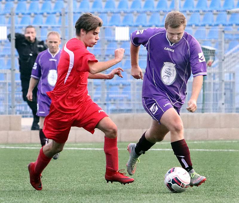 Fotbalisté Telnice (ve fialovém) zvítězili na hřišti Skorotic 3:0.