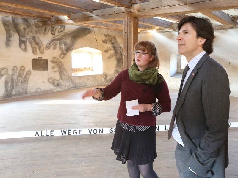 Návštěvu Ústí nad Labem ukončil velvyslanec Andrew Schapiro prohlídkou Kulturního centra v Řehlovicích.