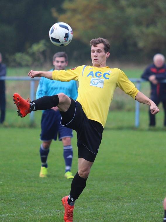 Fotbalisté Střekova (modří) vyhráli v Oldřichově 2:1 po penaltách. 