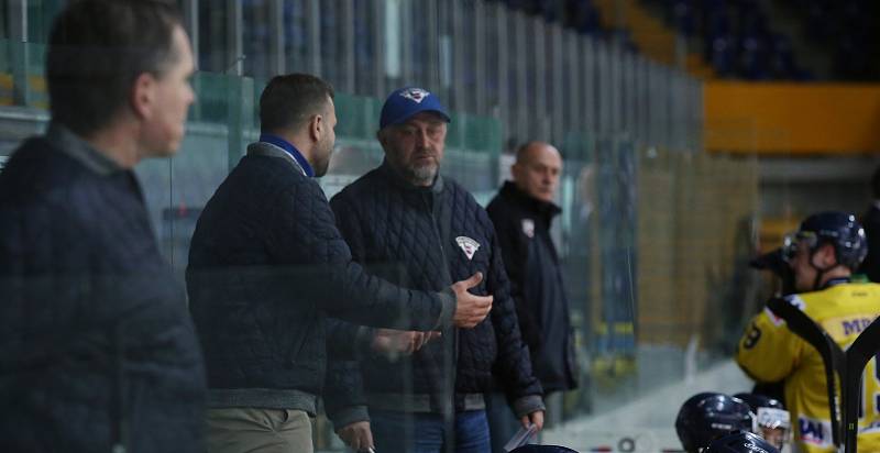 Střídačka HC Slovan Ústí nad Labem, Jaroslav Roubík a Tomáš Mareš