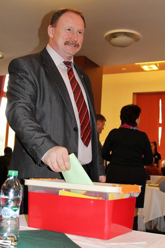 Delegáti KSČM zvolili v sobotu lídra krajské kandidátky. Je jím starosta Lovečkovic Radek Černý.