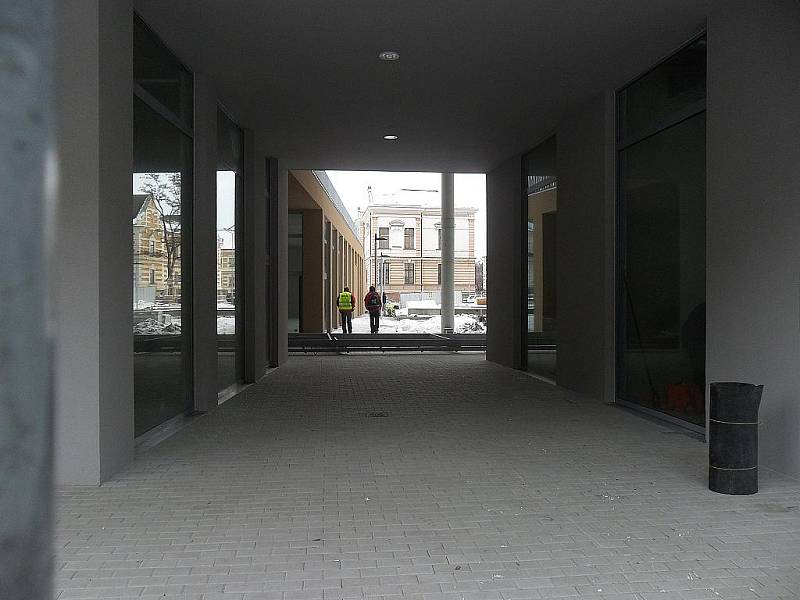 Stavbaři CPI City Center u Hraničáře již finišují s pracemi tak, aby tady v lednu mohl své brány otevřít supermarket Tesco. 