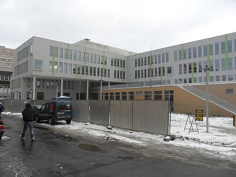 Stavbaři CPI City Center u Hraničáře již finišují s pracemi tak, aby tady v lednu mohl své brány otevřít supermarket Tesco. 