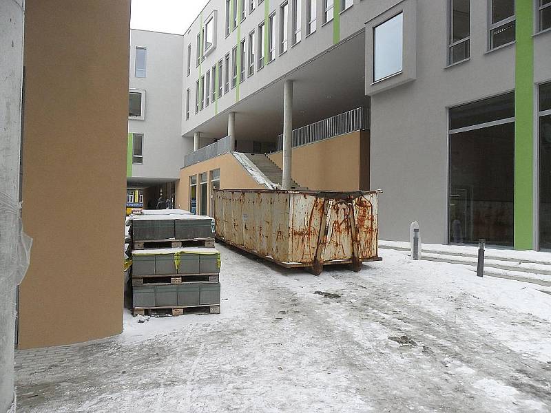 Stavbaři CPI City Center u Hraničáře již finišují s pracemi tak, aby tady v lednu mohl své brány otevřít supermarket Tesco. 