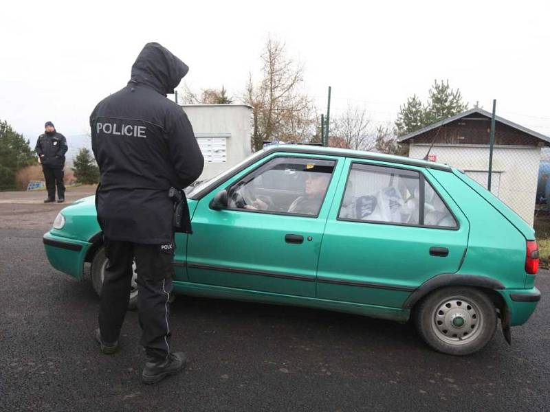 Tři mrtvoly nalezli policisté v zahrádkářské osadě Český Újezd na Ústecku.