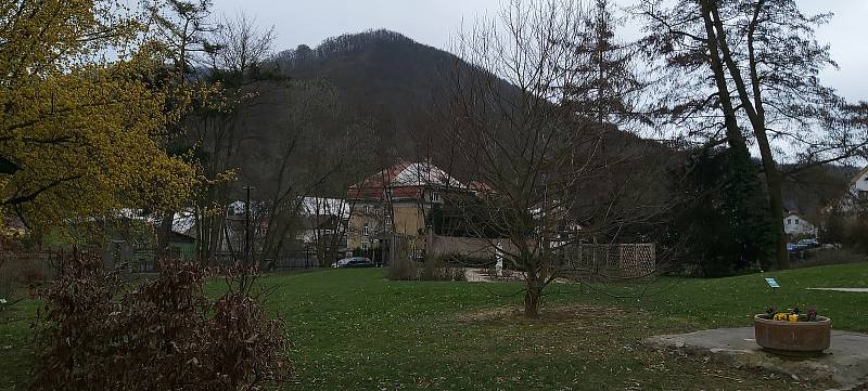 Prohlídka zavřeného zámku ve Velkém Březně. Všechno čeká na sezónu a rozhodnutí vlády o dalším postupu proti pandemii covid-19.