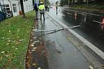 Řidič autobusu srazil chodce u zimního stadionu.