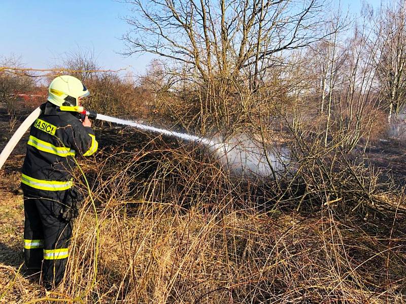 Hasiči Ústeckého kraje měli plné ruce práce. Vyjížděli ke 14 požárům