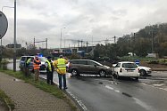Nehoda na kruhovém objezdu pod Větruší v Ústí nad Labem, pondělí 4. listopadu