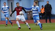 Ústečtí fotbalisté (modro-bílí) doma porazili Prostějov 3:0.