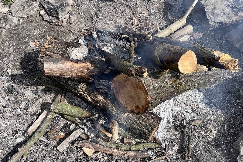 Vůně zabijačky v sobotu přilákala stovky lidí na teplický hrad Doubravka.