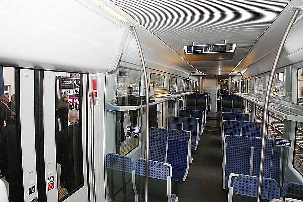 Nové jednotky Siemens Desiro nabídnou oproti současným vlakům poměrně luxus. Odhlučněný interiér jednotek a klimatizace jsou jen kapkou v moři výhod.