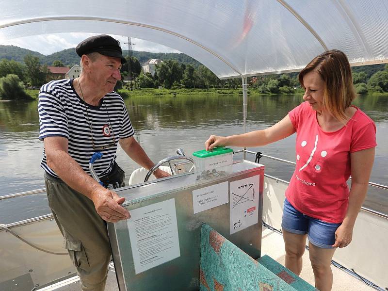 Přívoz přes Labe z Neštěmic do Svádova