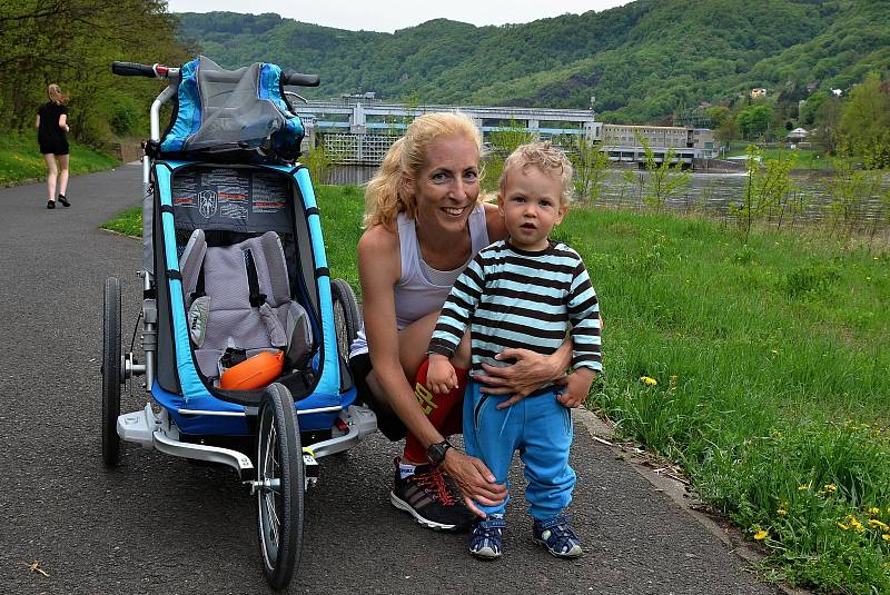 V Ústí nemá konkurenci, medailí má plný pokoj. Zuzana Kotěšovcová rozběhala Ústí, už několik let totiž každé úterý doprovází skupinku nadšenců pod hlavičkou Mattoni FreeRun, kterým propocený dres nesmrdí.