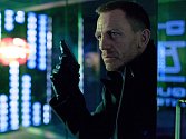 Daniel Craig jako James Bond ve filmu Skyfall.  Právě ve stylu agenta 007 bude letošní Ples patriotů.