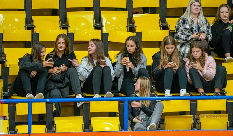 Sport, volejbal, extraliga: Ústí nad Labem - Benátky nad Jizerou 2:3.