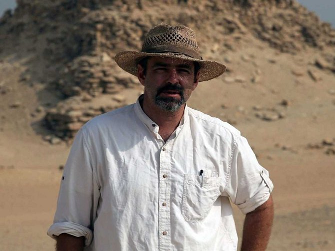 Egyptolog Jaromír Krejčí v Abúsíru.
