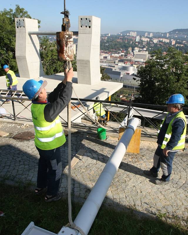 Stavba lanovky na Větruši. Září 2010