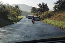 Na silnici mezi Strážkami a Žďárkem vjelo auto do příkopu