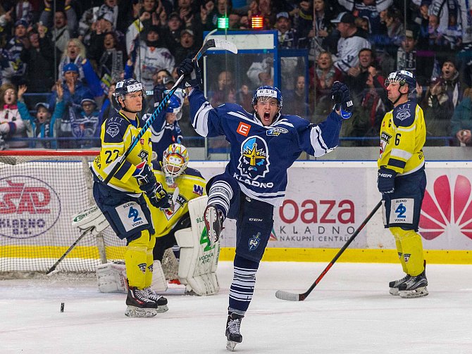 Ústečtí hokejisté (žlutí) prohráli v úvodním čtvrtfinále play off na ledě Kladna 1:3.