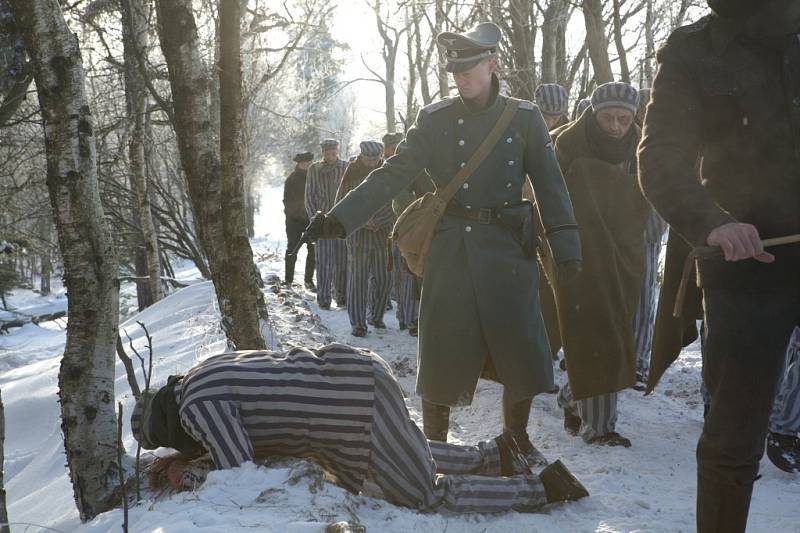  Ve filmu Colette vzplála láska mezi židovským chlapcem Vilim (Jiří Mádl) a pohlednou belgickou Židovkou Colette (Clémence Thioly). Zachránila mu život. 